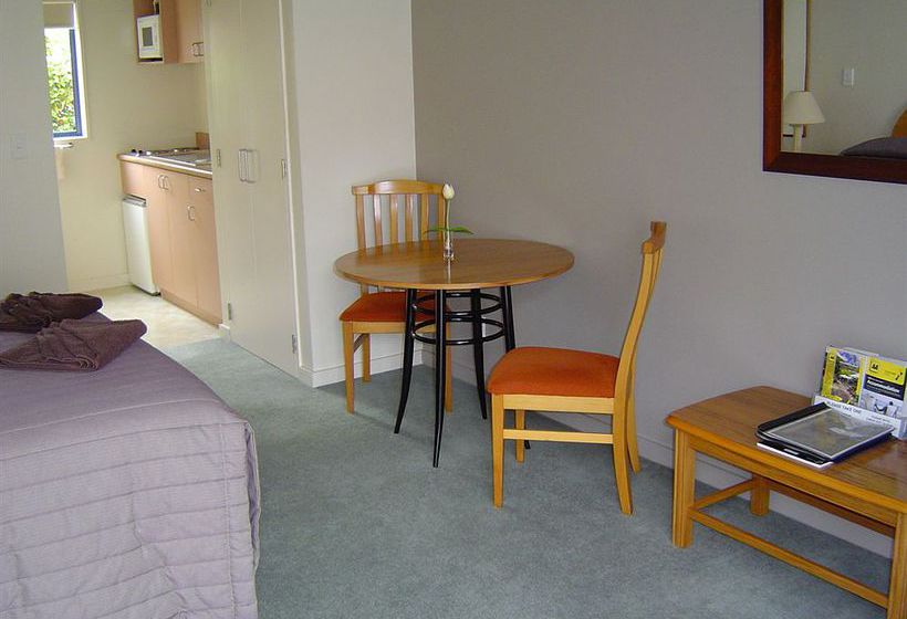 Asure Bush Inn Court Motel 12