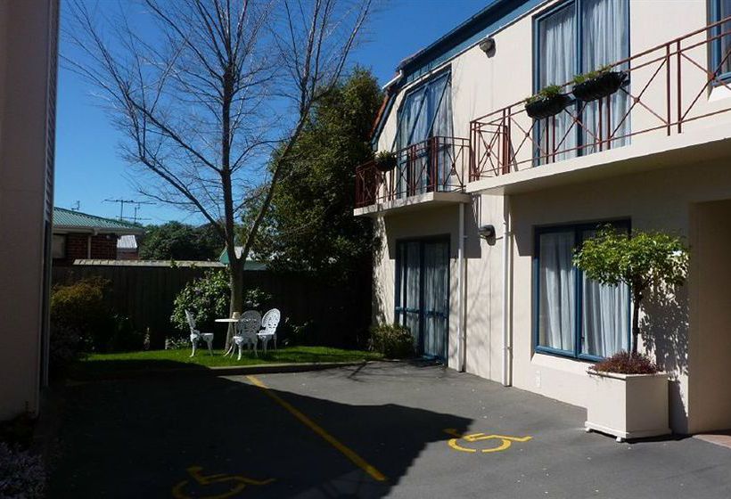 Asure Bush Inn Court Motel 13