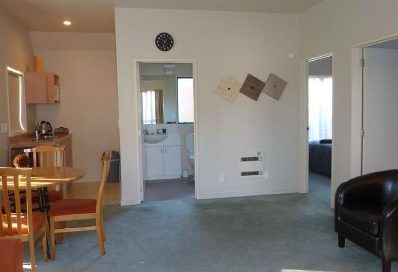 Asure Bush Inn Court Motel 18