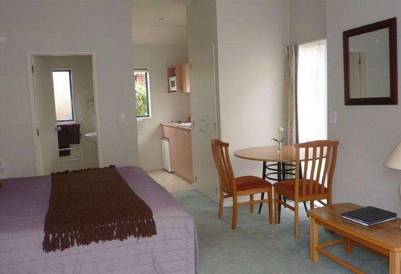 Asure Bush Inn Court Motel 19