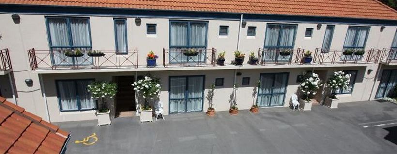 Asure Bush Inn Court Motel 2