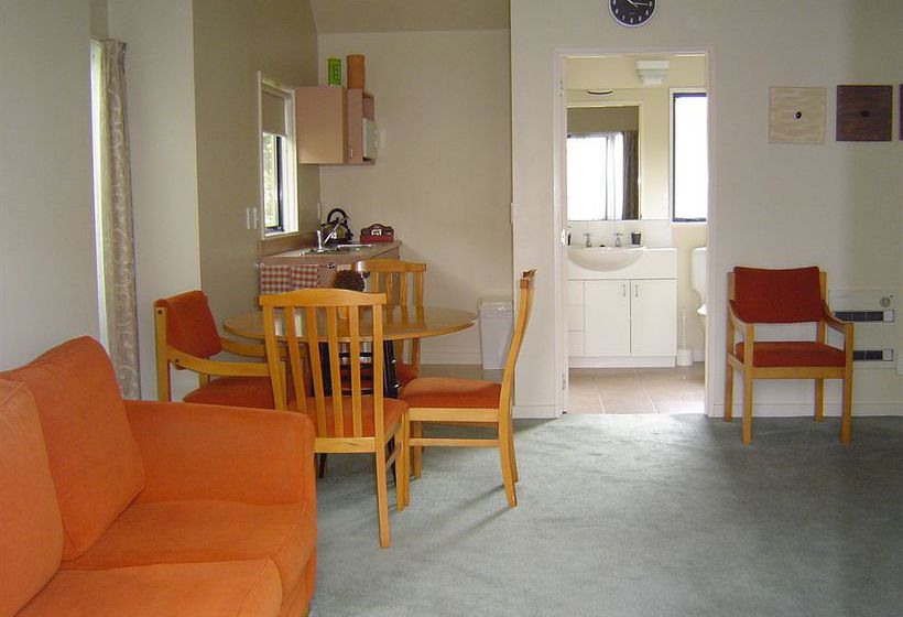 Asure Bush Inn Court Motel 4