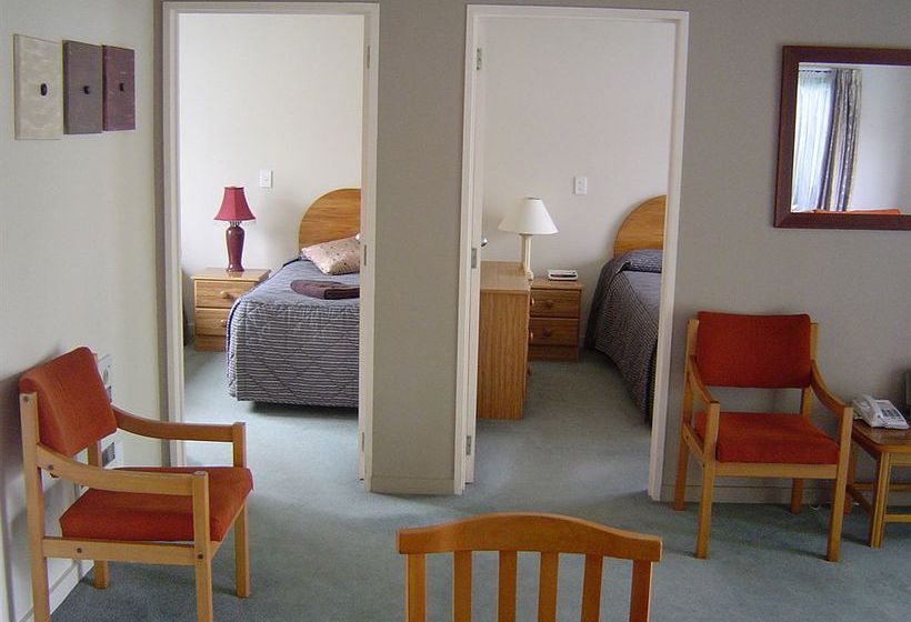 Asure Bush Inn Court Motel 7