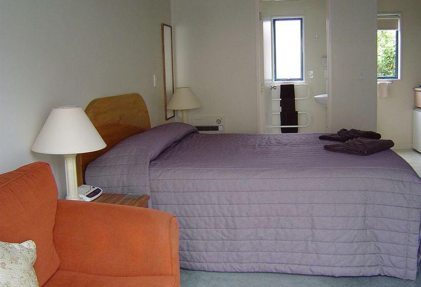 Asure Bush Inn Court Motel 9