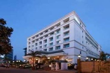 Hotel Hilton Mumbai International Airport 12