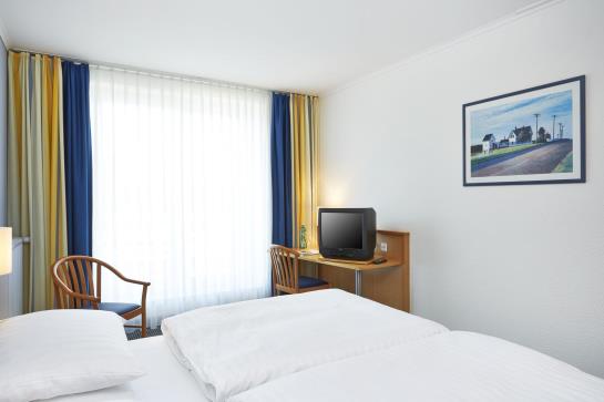 Hotel Ramada Stade 17