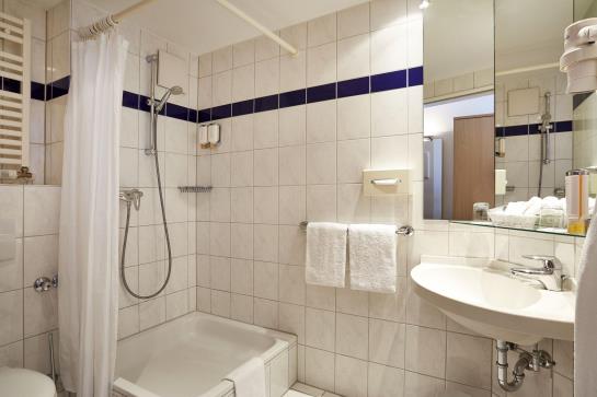 Hotel Ramada Stade 9