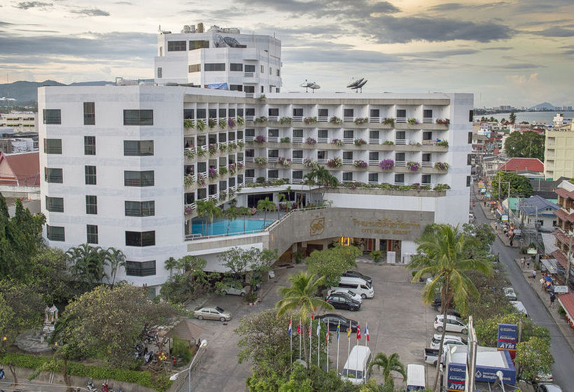 City Beach Resort 20