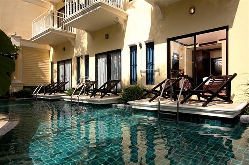 Hotel Front Village 5