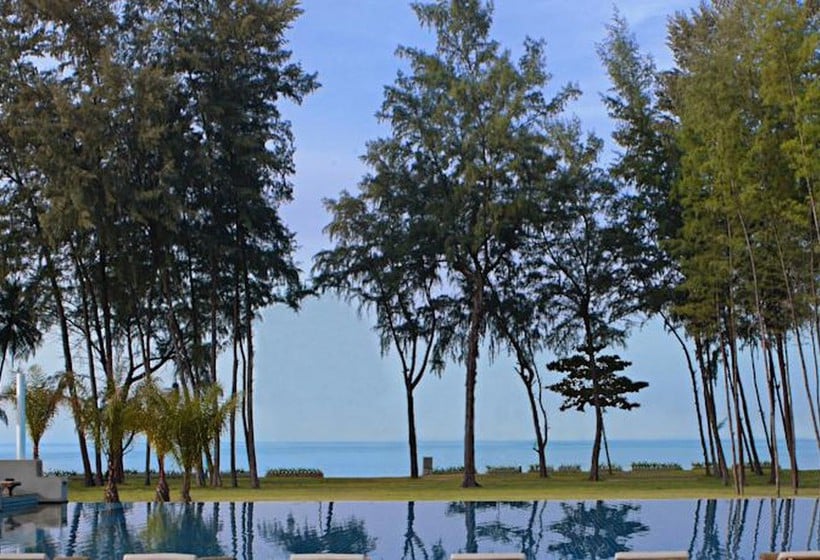 Dusit Thani Krabi Beach Resort 10