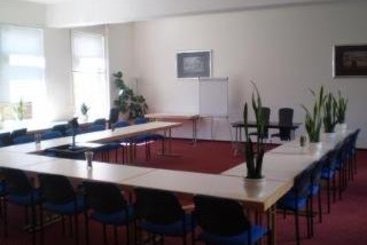 Albatros Airport Hotel 5