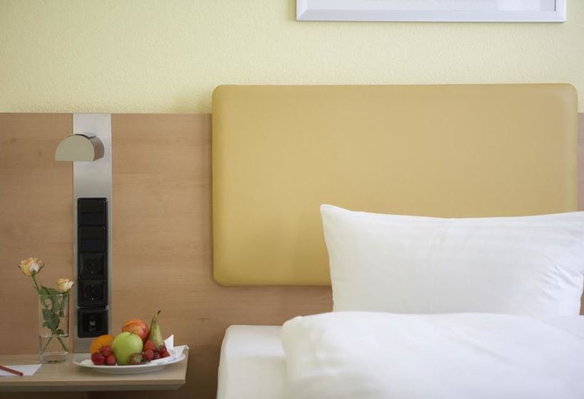 InterCityHotel Düsseldorf 10