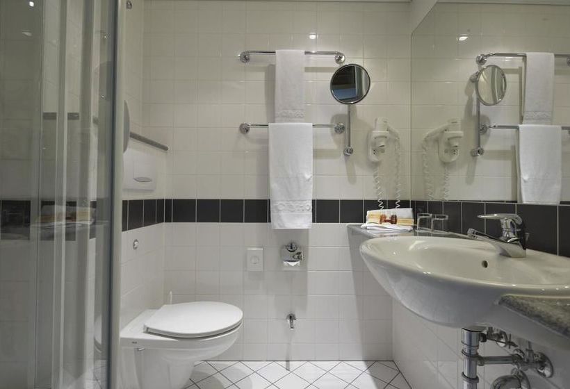 InterCityHotel Düsseldorf 8