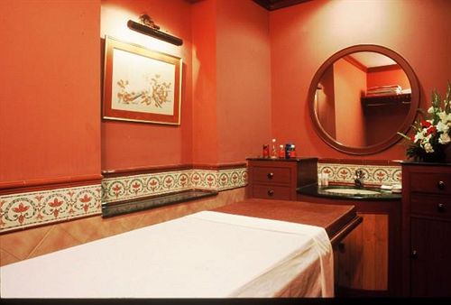 Hotel Fortune Sullivan Court 18