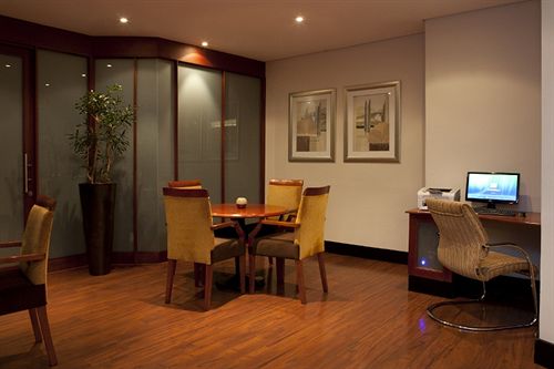 Hotel City Lodge Pinelands 10