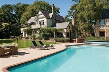 Hotel Huntley Lodge 3