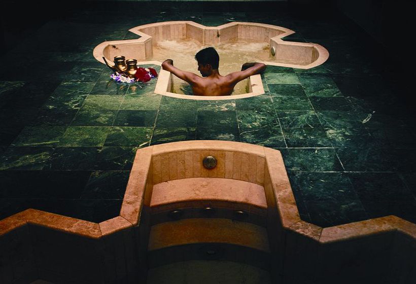 Hotel The LaLiT Golf & Spa Resort Goa 8