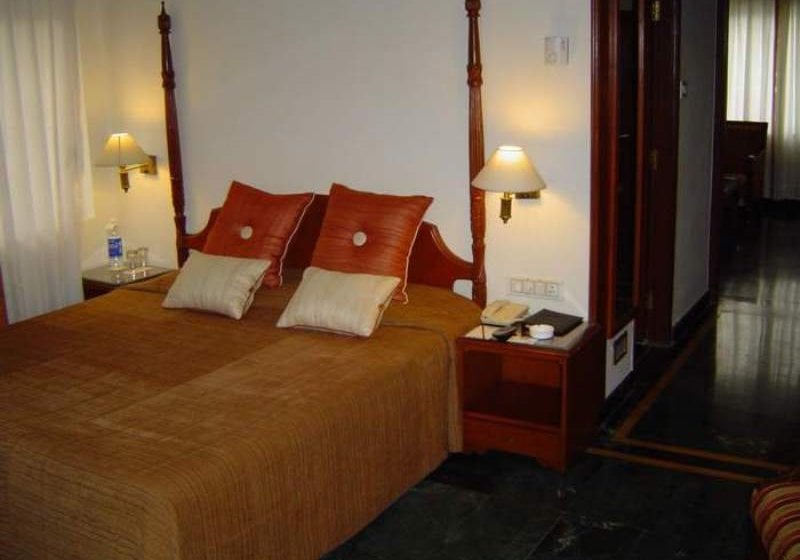 Hotel La Place Sarovar Portico 2