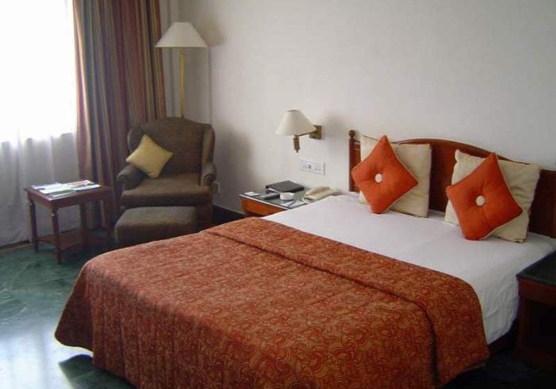 Hotel La Place Sarovar Portico 3