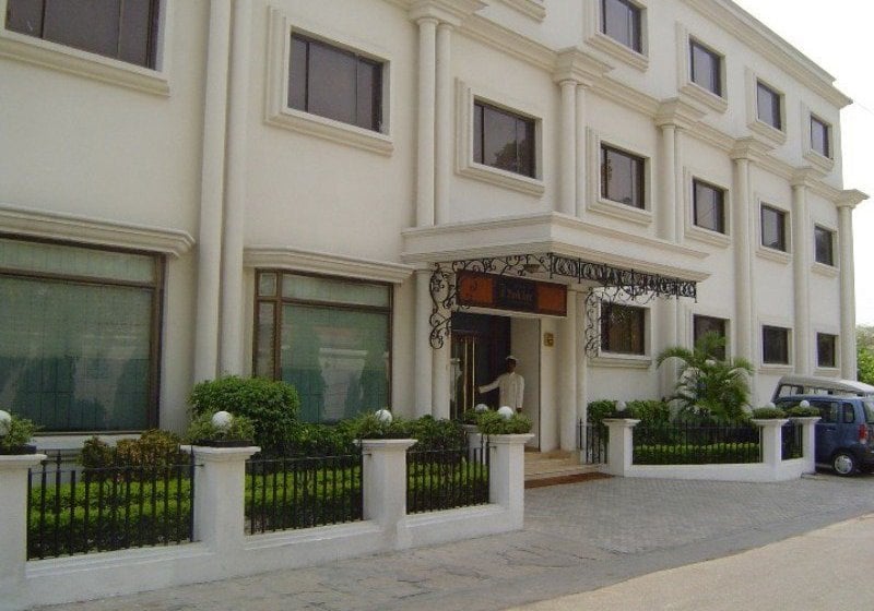 Hotel La Place Sarovar Portico 4