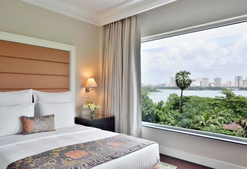 Marriott Executive Apartments Lakeside Chalet 5