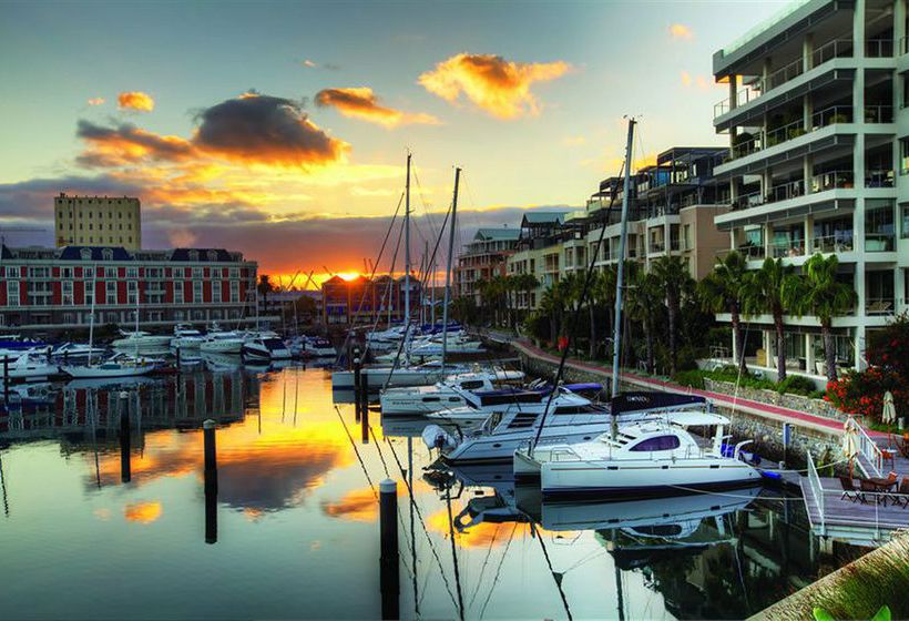 Hotel Waterfront Village 10