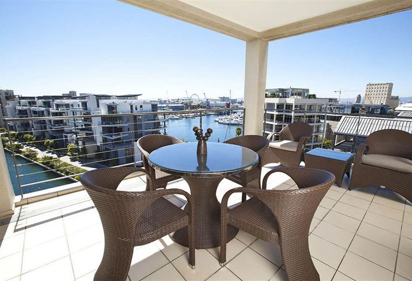 Hotel Waterfront Village 12