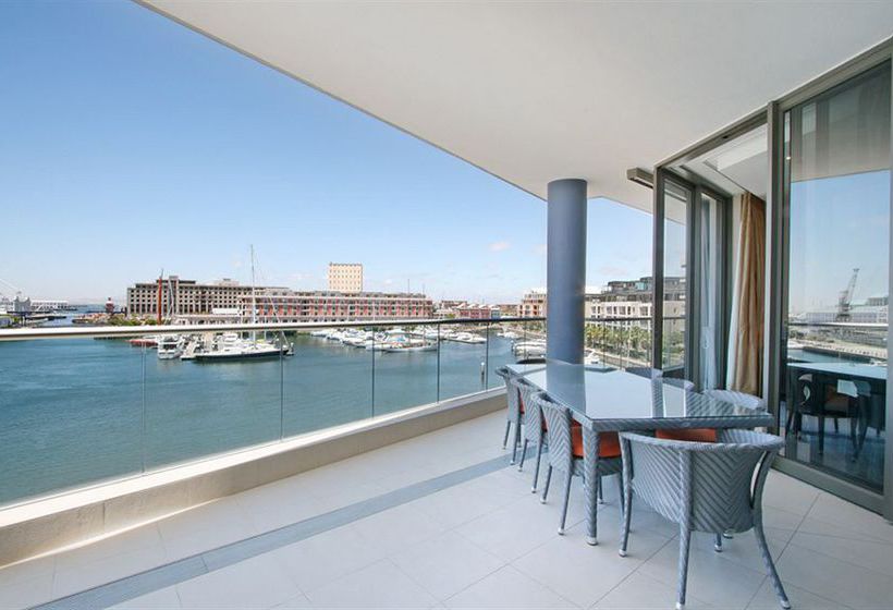 Hotel Waterfront Village 7