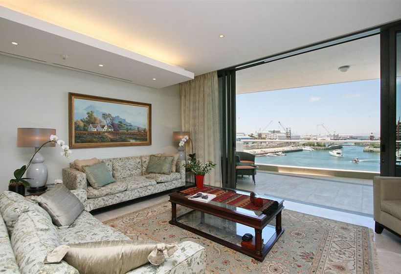 Hotel Waterfront Village 8