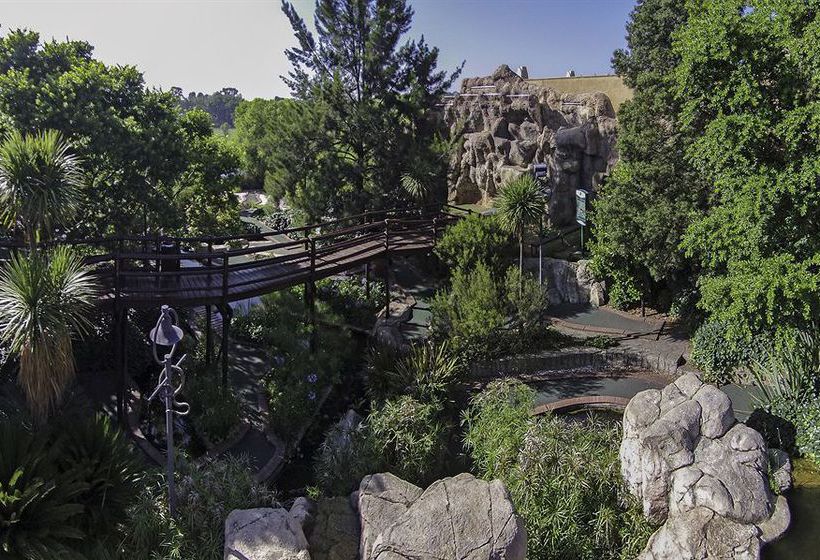 Hotel Emerald Safari Resort & Casino 5