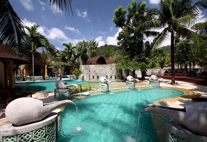 Hotel The Village Resort & Spa 5