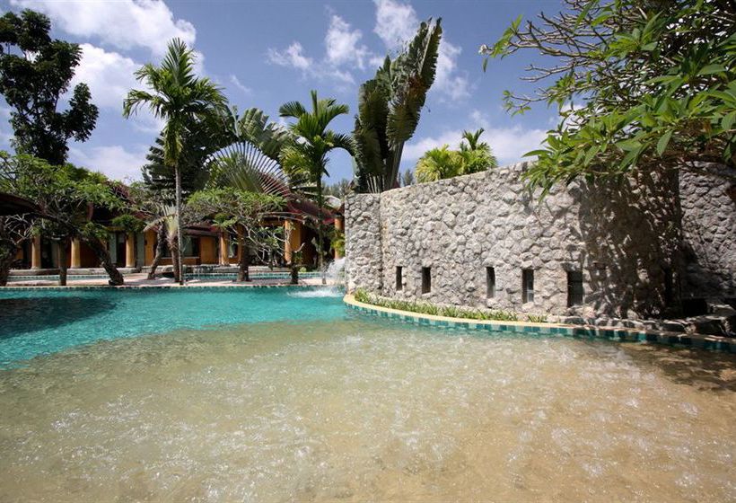 Hotel The Village Resort & Spa 8