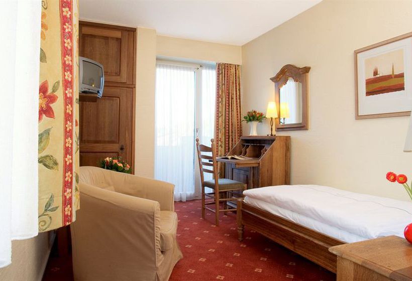 Hotel Airport Fashion 6