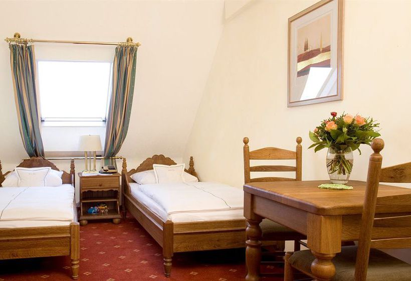 Hotel Airport Fashion 7