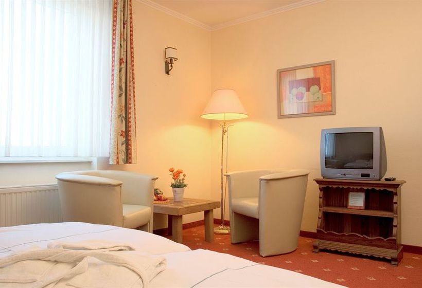 Hotel Airport Fashion 8