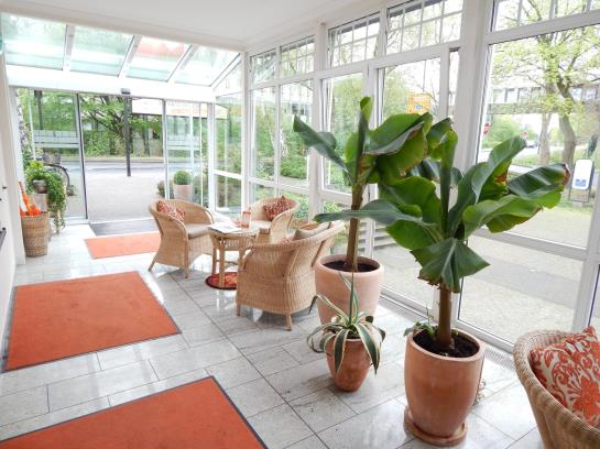 Hotel Airport Fashion 9