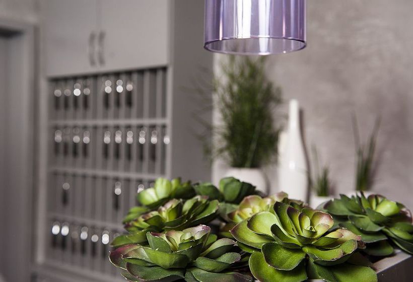 Hotel Airport By The New Yorker 10