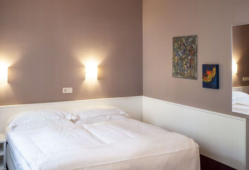 Hotel Airport By The New Yorker 13