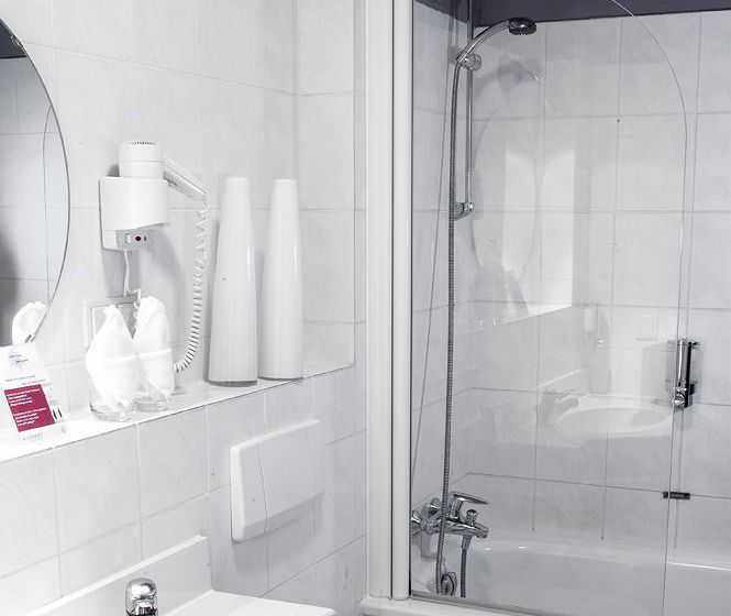 Hotel Airport By The New Yorker 14