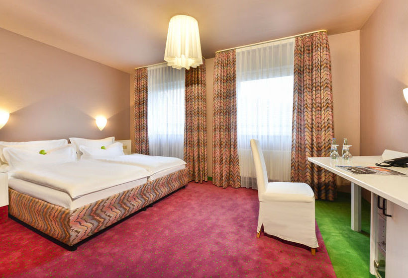 Hotel Airport By The New Yorker 19