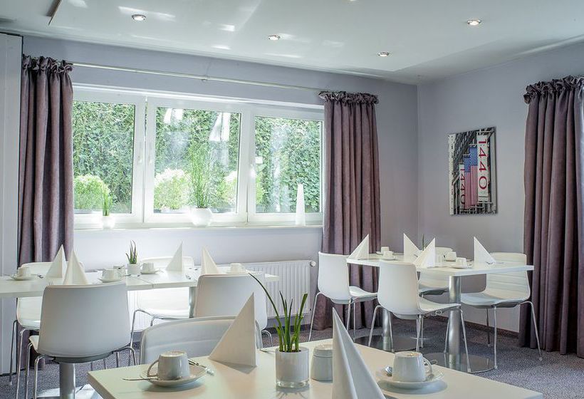 Hotel Airport By The New Yorker 3