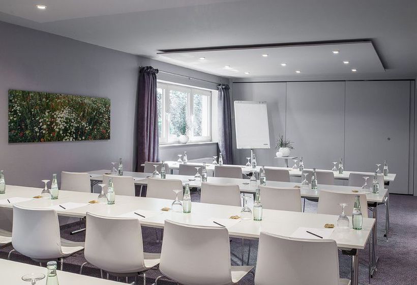 Hotel Airport By The New Yorker 8