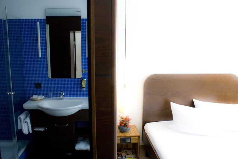 Corbin Feng Shui Business Hotel 13