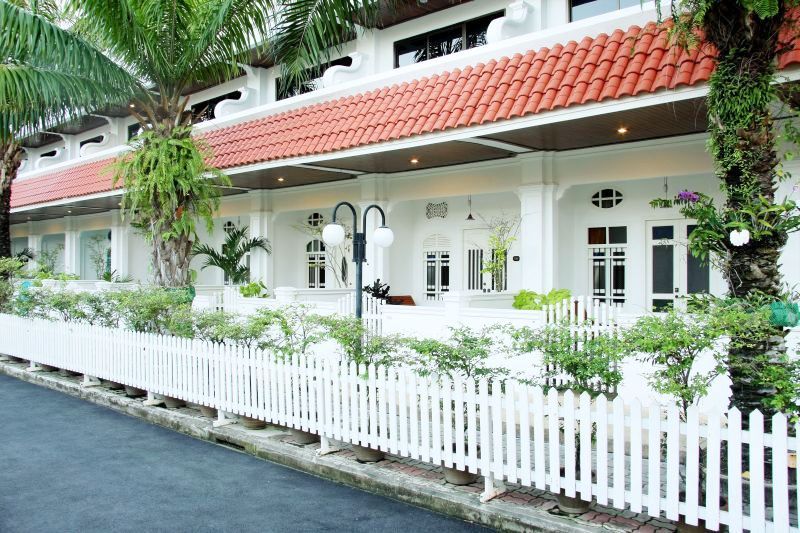 Hotel The Old Phuket at Karon Beach Resort