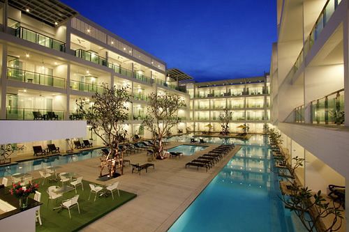 Hotel The Old Phuket at Karon Beach Resort 1