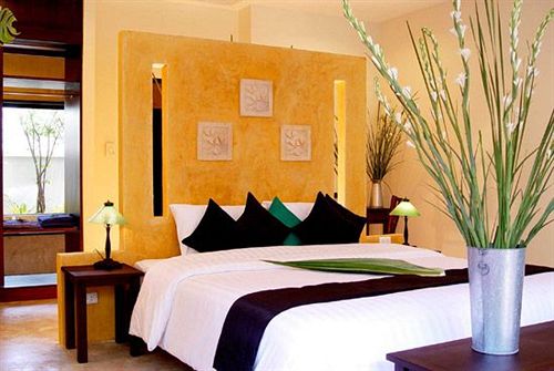 Hotel The Old Phuket at Karon Beach Resort 10