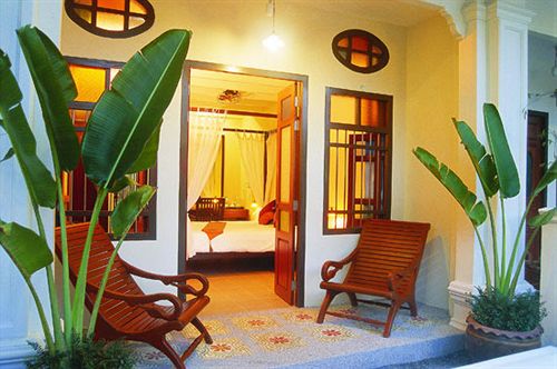 Hotel The Old Phuket at Karon Beach Resort 13