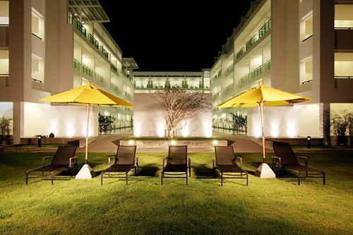 Hotel The Old Phuket at Karon Beach Resort 15