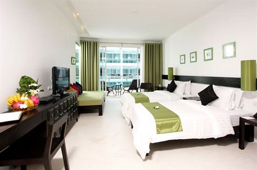 Hotel The Old Phuket at Karon Beach Resort 19