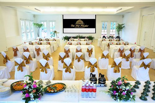 Hotel The Old Phuket at Karon Beach Resort 3